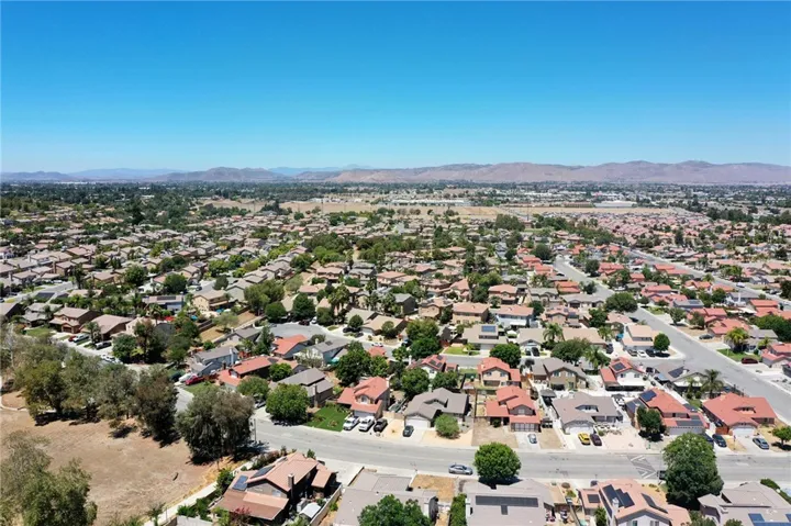 1814 Rosemont Cir, San Jacinto, CA 92583