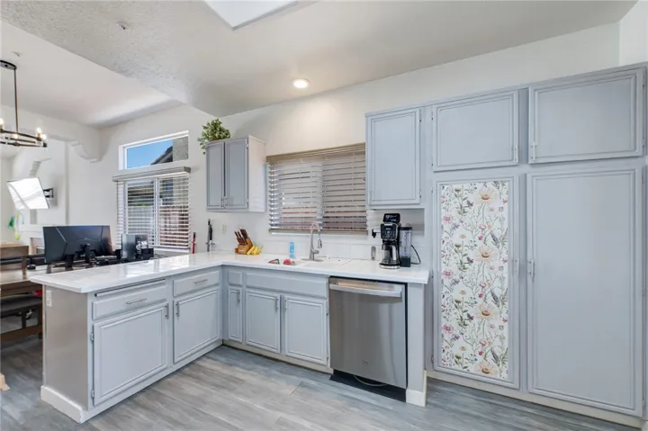 1814 Rosemont Cir, San Jacinto, CA 92583 Kitchen