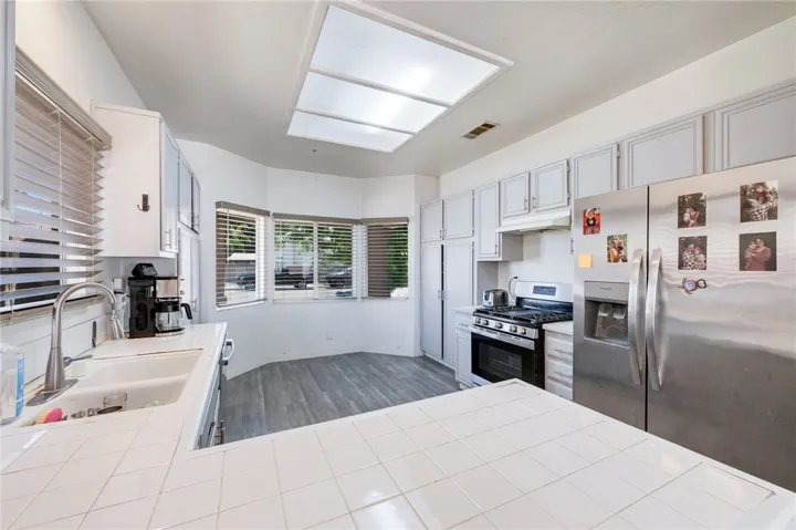 1814 Rosemont Cir, San Jacinto, CA 92583 Kitchen
