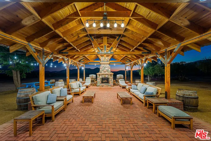 9640 Sierra Highway, Santa Clarita, California 91390