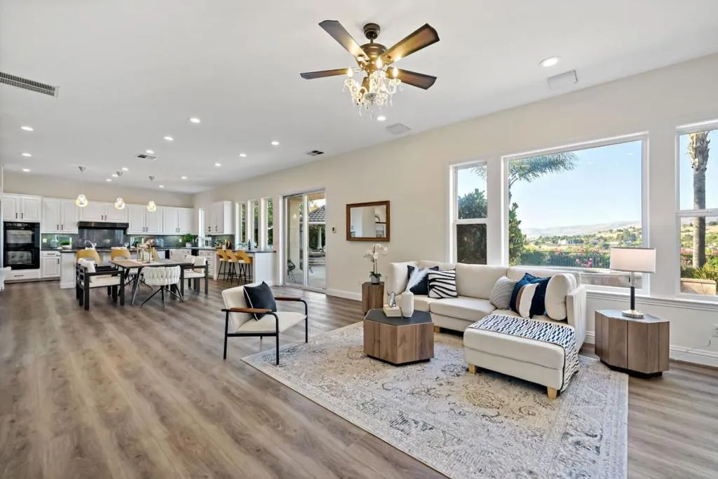 HUGE Kitchen / Family Room!