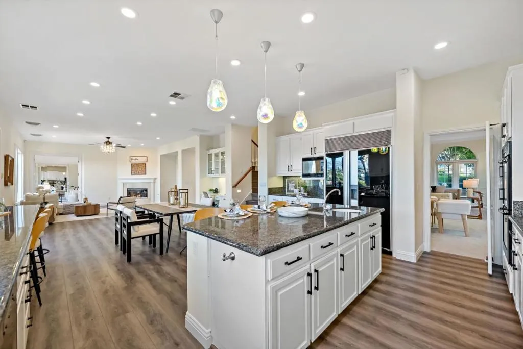Easy Flow to Formal Dining