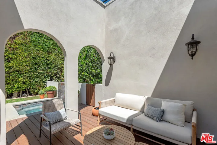 8727 Bonner Drive, Los Angeles, California 90048