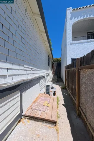 226 W 9th St, Pittsburg, California 94565