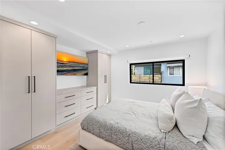 322 1/2 Iris Avenue, Corona Del Mar, California 92625