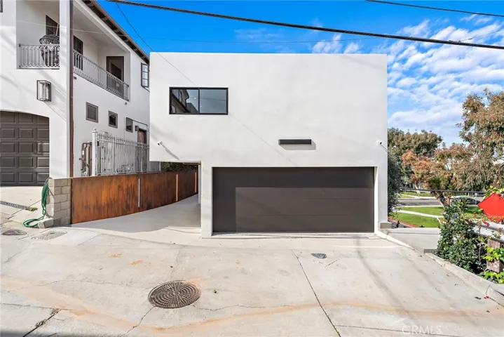 322 1/2 Iris Avenue, Corona Del Mar, California 92625