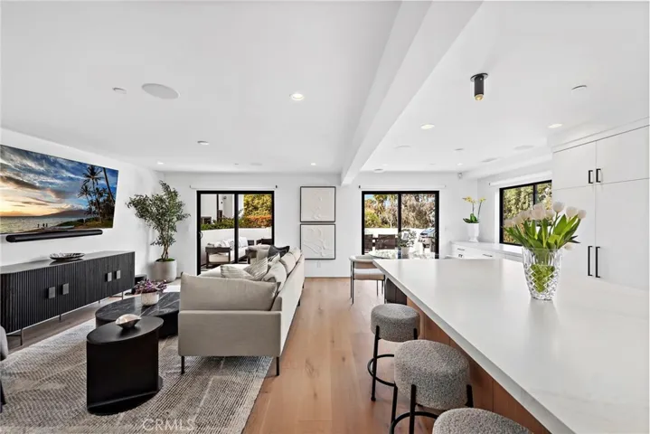 322 1/2 Iris Avenue, Corona Del Mar, California 92625