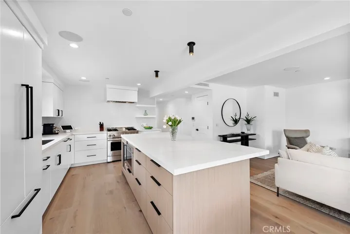 322 1/2 Iris Avenue, Corona Del Mar, California 92625