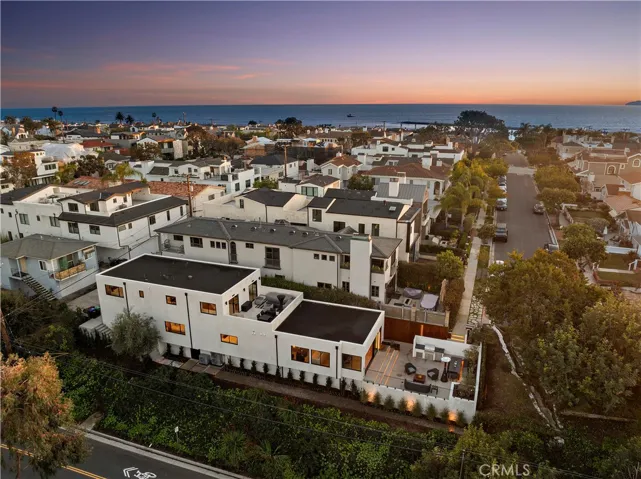 322 1/2 Iris Avenue, Corona Del Mar, California 92625
