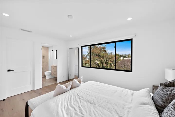 322 1/2 Iris Avenue, Corona Del Mar, California 92625