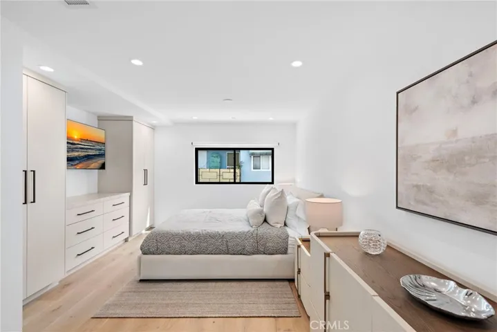 322 1/2 Iris Avenue, Corona Del Mar, California 92625