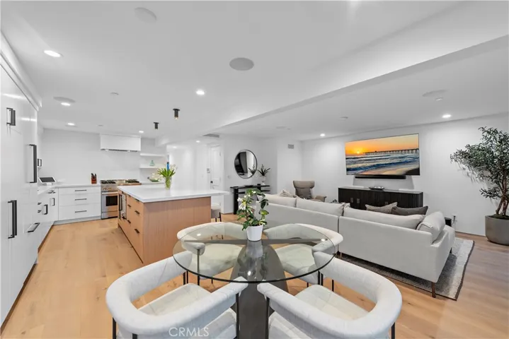 322 1/2 Iris Avenue, Corona Del Mar, California 92625