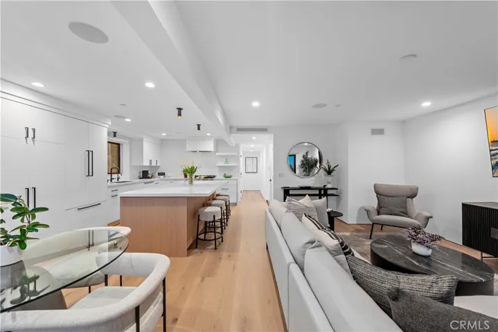 322 1/2 Iris Avenue, Corona Del Mar, California 92625