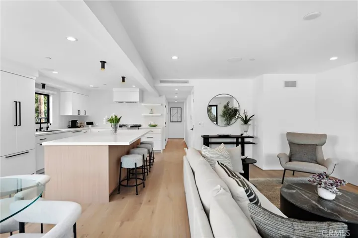 322 1/2 Iris Avenue, Corona Del Mar, California 92625