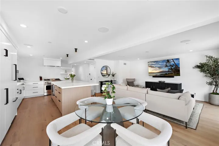 322 1/2 Iris Avenue, Corona Del Mar, California 92625