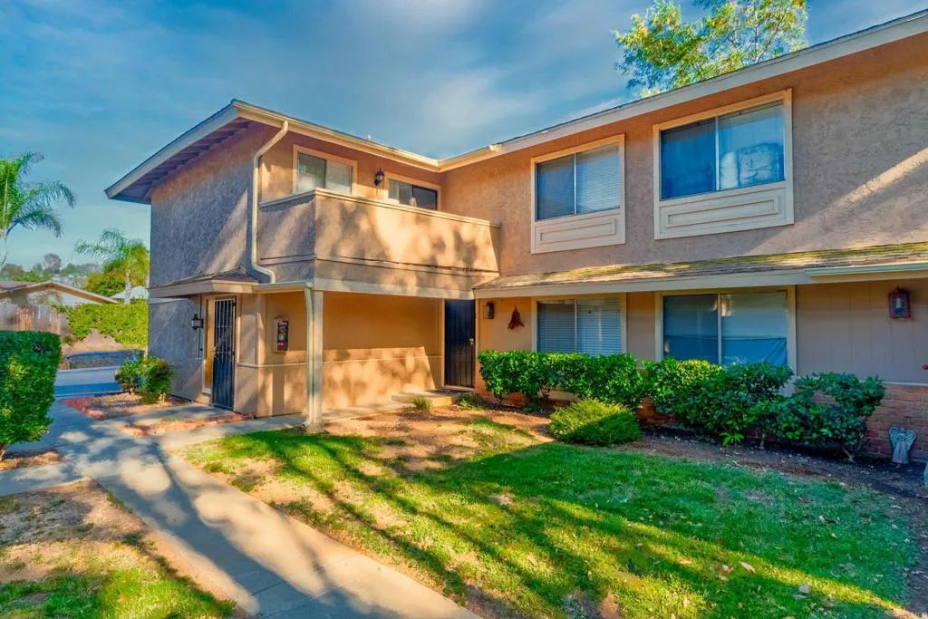 963 Amistad Pl
