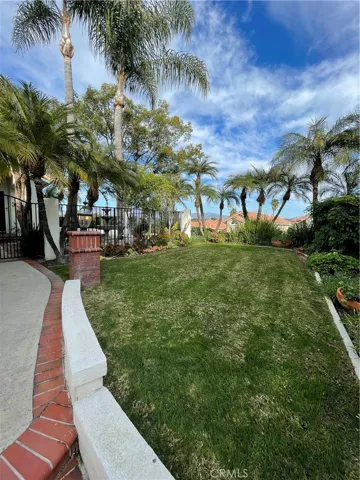 25 Vista Firenze, Laguna Hills, California 92653