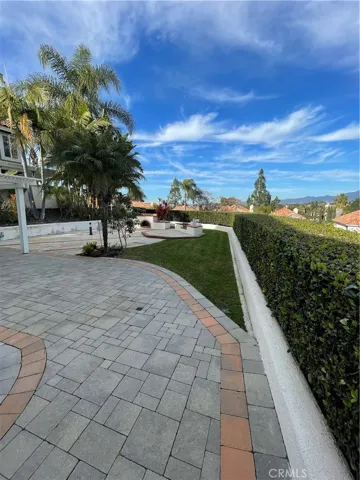 25 Vista Firenze, Laguna Hills, California 92653