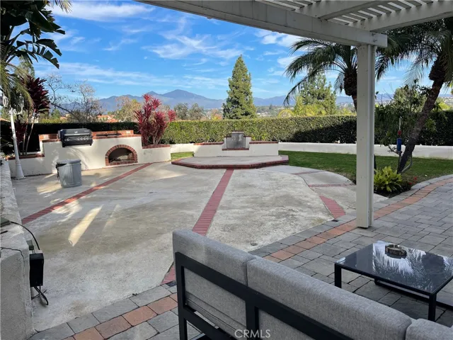 25 Vista Firenze, Laguna Hills, California 92653