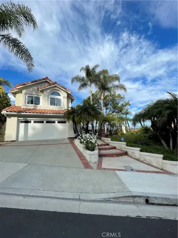 25 Vista Firenze, Laguna Hills, California 92653
