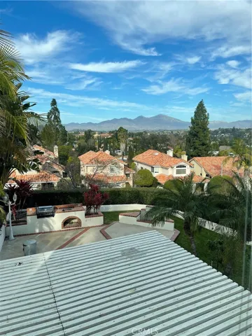 25 Vista Firenze, Laguna Hills, California 92653