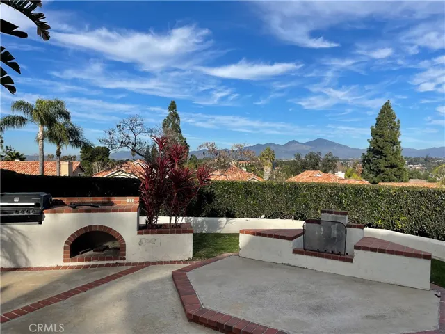 25 Vista Firenze, Laguna Hills, California 92653