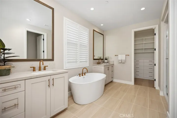 142 Sabbia, Irvine, California 92602