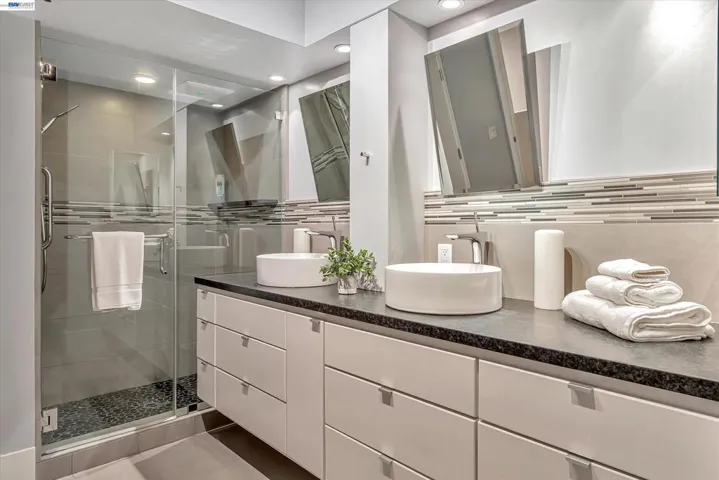 650 Delancey St 103, San Francisco, California 94107