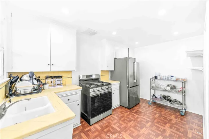 4900 Dockweiler St, Los Angeles, California 90019