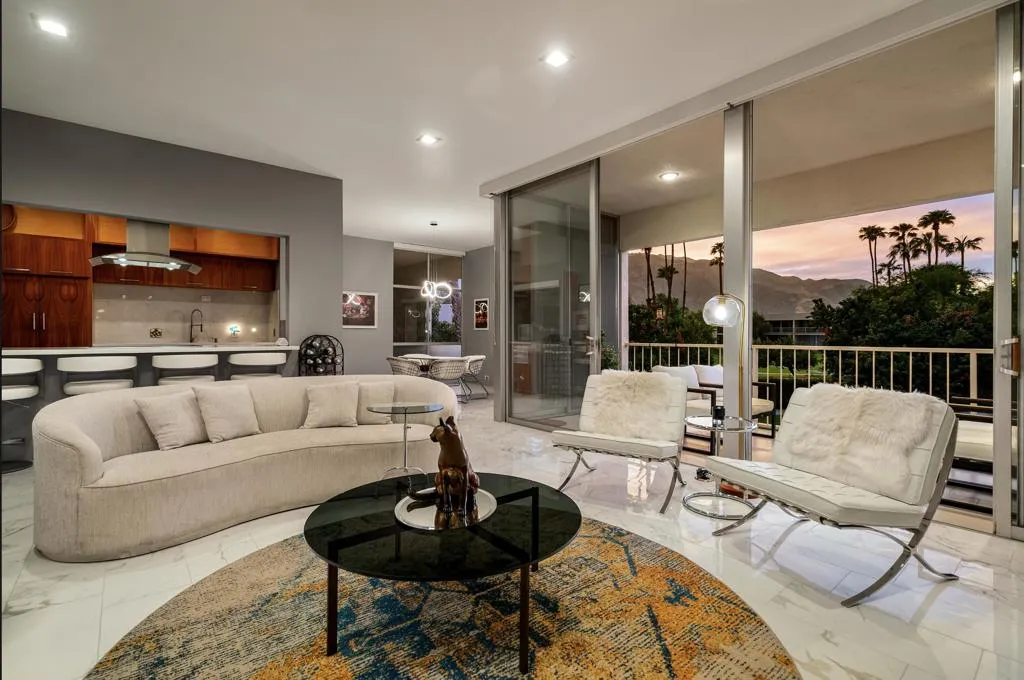 439 Desert Lakes Dr