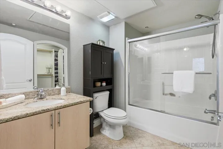 525 11th Avenue 1108, San Diego, California 92101