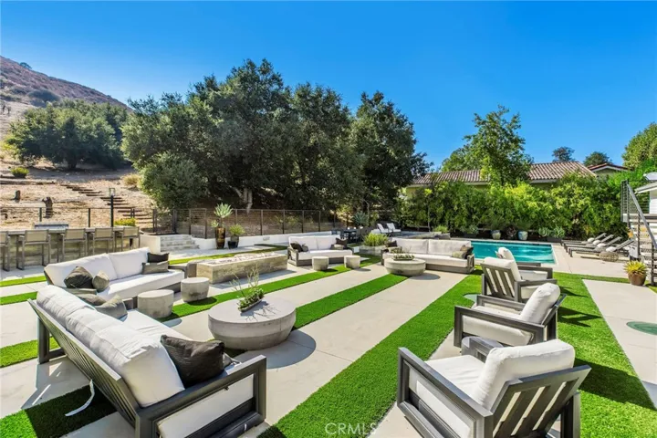 207 Saddlebow Road, Bell Canyon, California 91307
