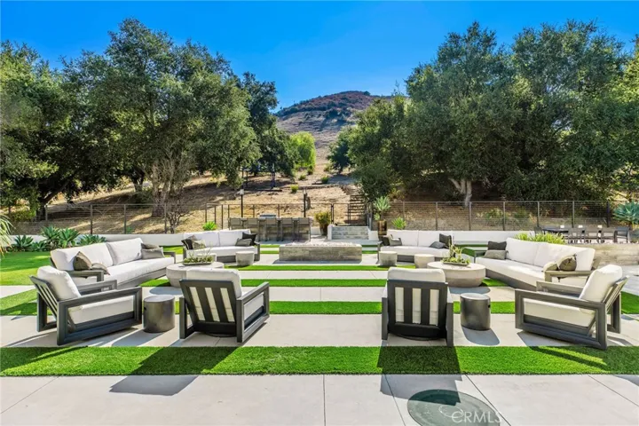 207 Saddlebow Road, Bell Canyon, California 91307