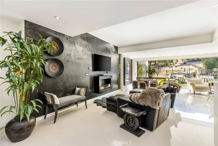 207 Saddlebow Road, Bell Canyon, California 91307