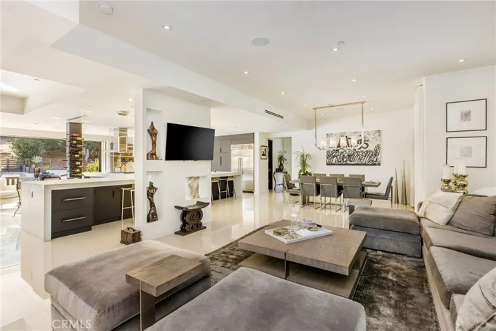 207 Saddlebow Road, Bell Canyon, California 91307