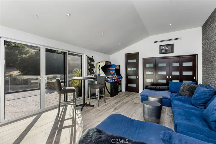 207 Saddlebow Road, Bell Canyon, California 91307
