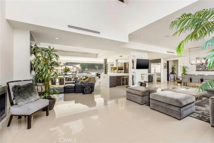 207 Saddlebow Road, Bell Canyon, California 91307