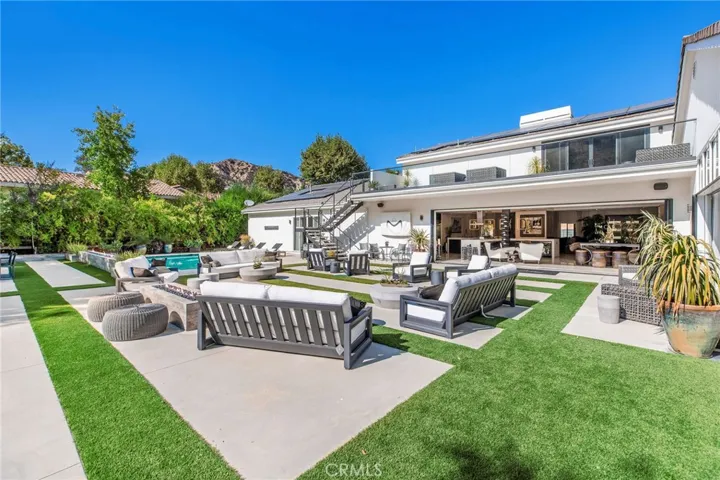 207 Saddlebow Road, Bell Canyon, California 91307