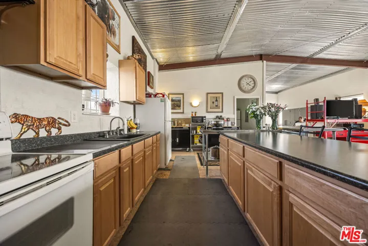 9025 Camp Rock Road, Lucerne Valley, California 92356