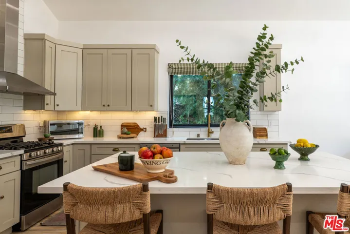5919 Encino Avenue, Los Angeles, California 91316