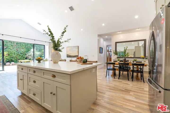 5919 Encino Avenue, Los Angeles, California 91316