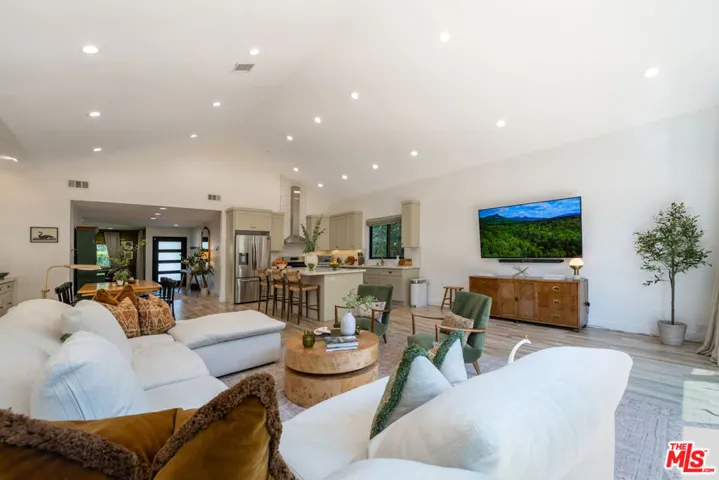 5919 Encino Avenue, Los Angeles, California 91316