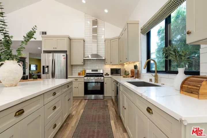 5919 Encino Avenue, Los Angeles, California 91316