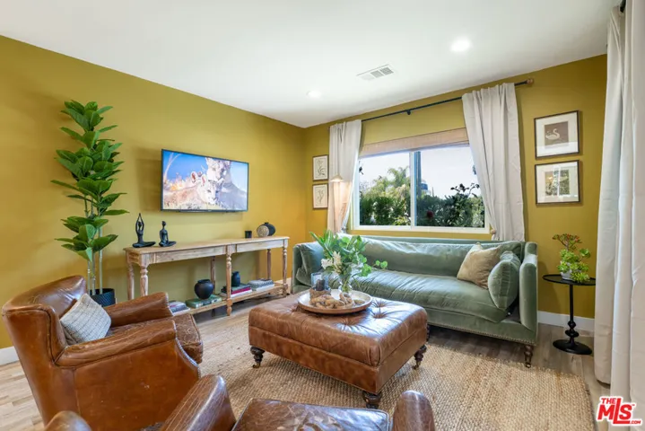 5919 Encino Avenue, Los Angeles, California 91316