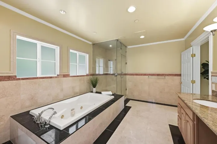 7420 Skyline Boulevard, Oakland, California 94611