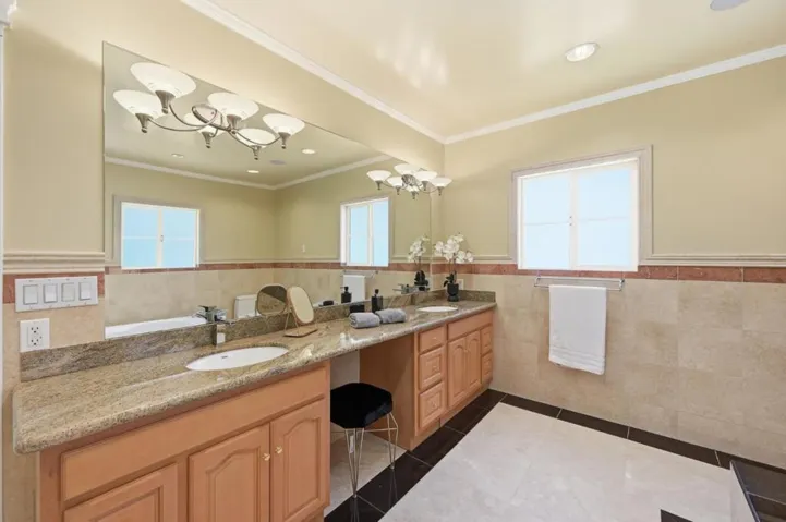 7420 Skyline Boulevard, Oakland, California 94611