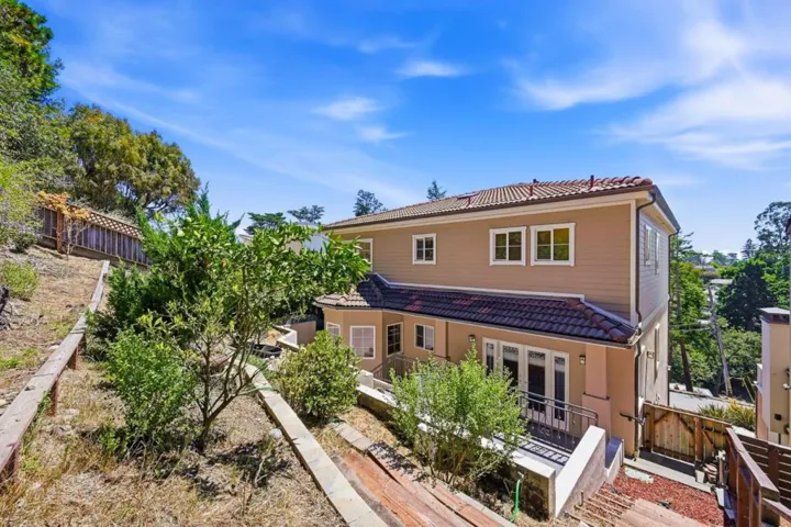 7420 Skyline Boulevard, Oakland, California 94611