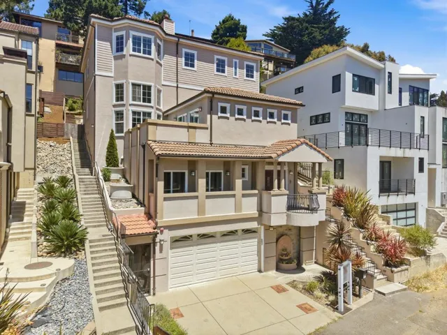 7420 Skyline Boulevard, Oakland, California 94611