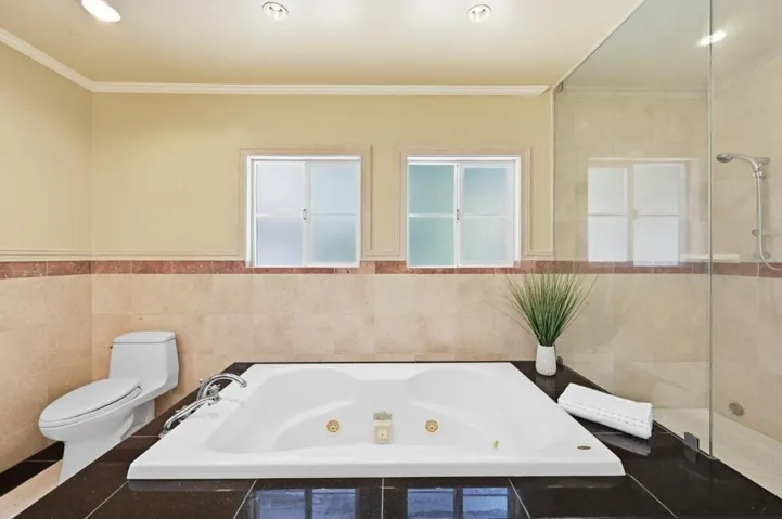 7420 Skyline Boulevard, Oakland, California 94611