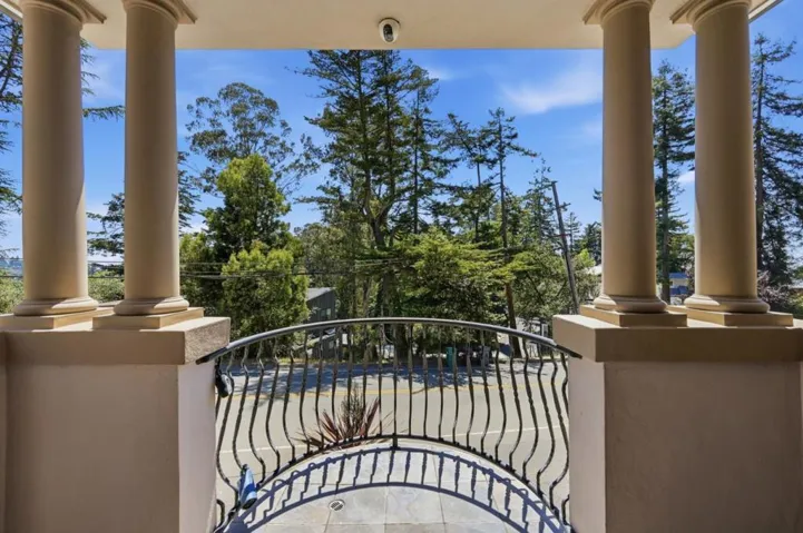 7420 Skyline Boulevard, Oakland, California 94611